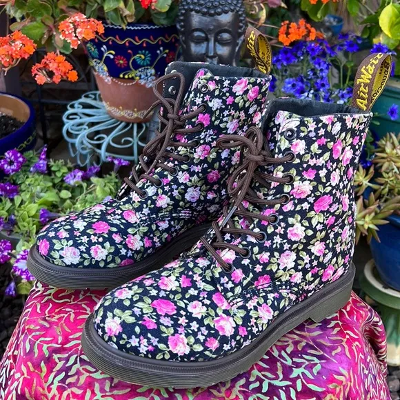 🌺 🌸 Dr. Martens Multi Color Floral Canvas Boots 🌸 🌺