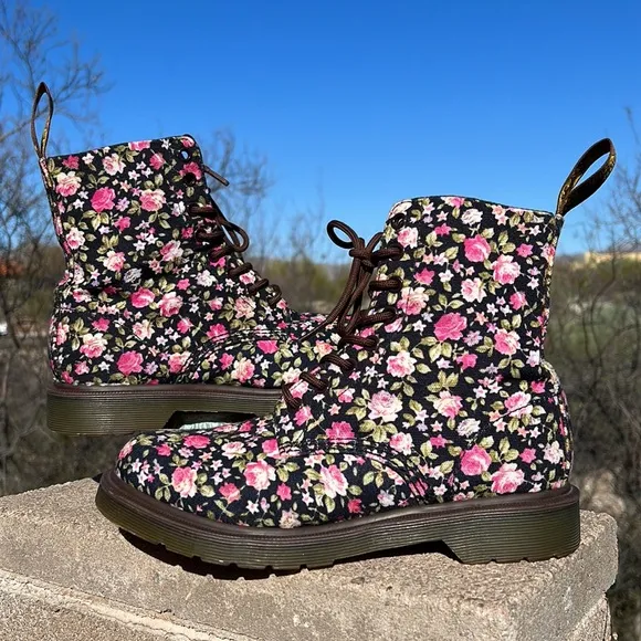 🌺 🌸 Dr. Martens Multi Color Floral Canvas Boots 🌸 🌺