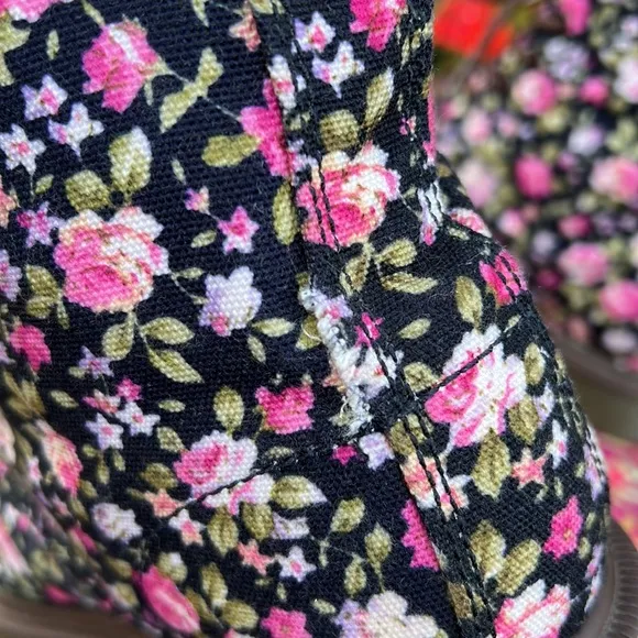 🌺 🌸 Dr. Martens Multi Color Floral Canvas Boots 🌸 🌺