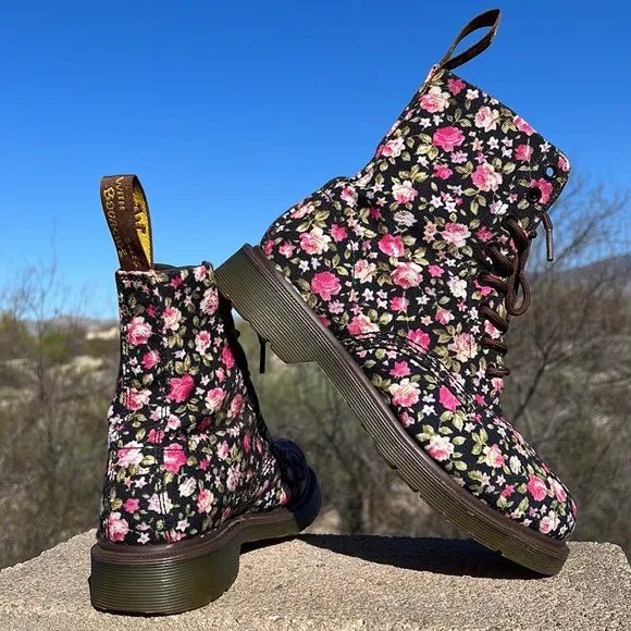 🌺 🌸 Dr. Martens Multi Color Floral Canvas Boots 🌸 🌺