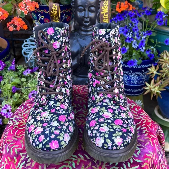 🌺 🌸 Dr. Martens Multi Color Floral Canvas Boots 🌸 🌺