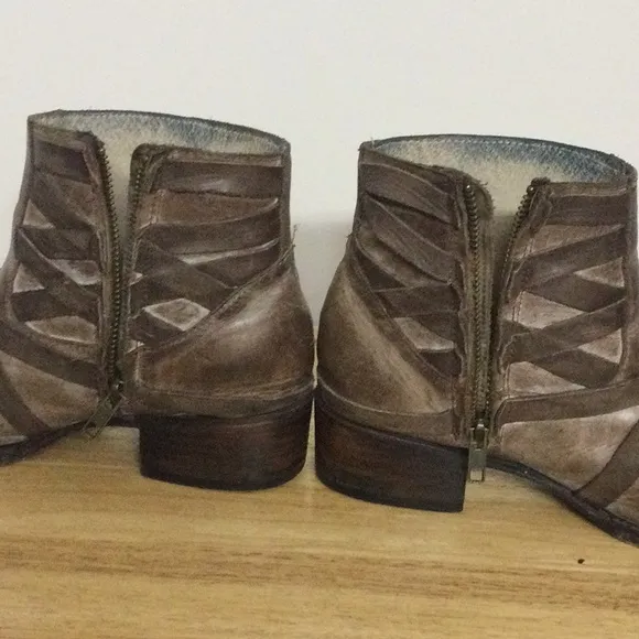 ⭐️ FREEBIRD by Steven Madden Sammi brown distressed leather booties women 8