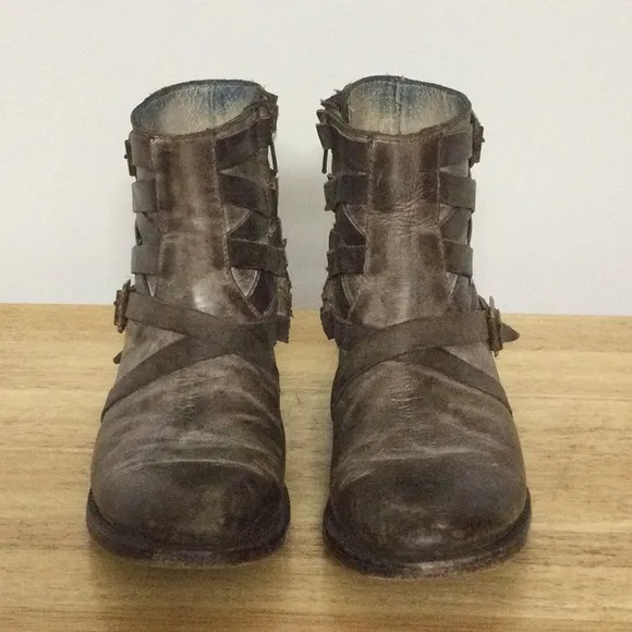 ⭐️ FREEBIRD by Steven Madden Sammi brown distressed leather booties women 8