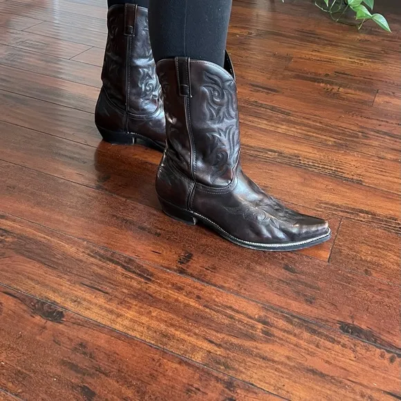 - Laredo Men’s Cowboy Boots size 13 D