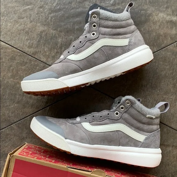• VANS ULTRARANGE HI MTE WOOL FROST GREY WMNS