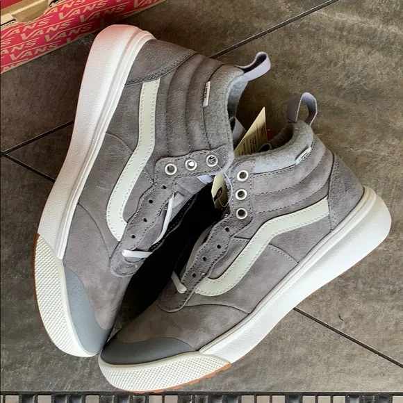 • VANS ULTRARANGE HI MTE WOOL FROST GREY WMNS