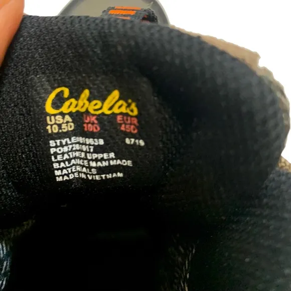 10.5 / Cabelas Mid Waterproof Hiking Boots