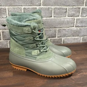 11 WIDE ladies snow boots New with tags - adorable ladies snow boots