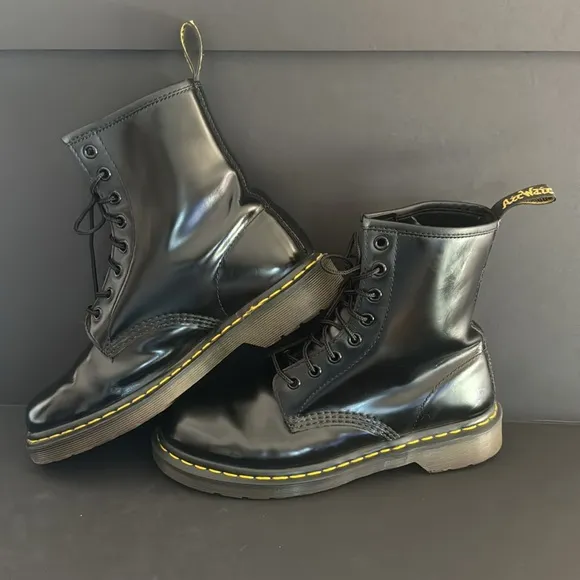 11821 Dr. Martens Black Boots
