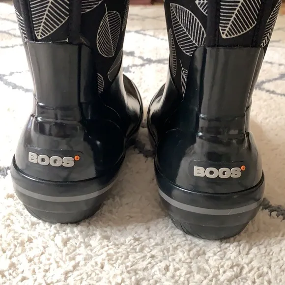 183. BOGS women’s Plimsoll Tall Leafy Snow Boots