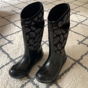 183. BOGS women’s Plimsoll Tall Leafy Snow Boots