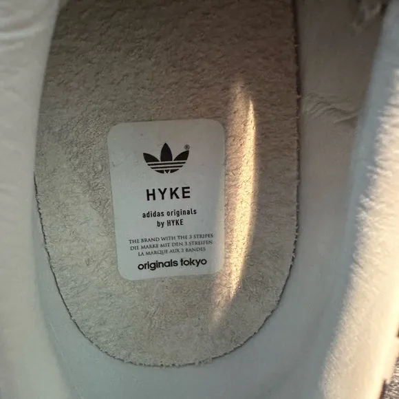 Adidas Hyke X Stan Smith Python Print Sneakers. Men’s size 7. Women’s size 9.