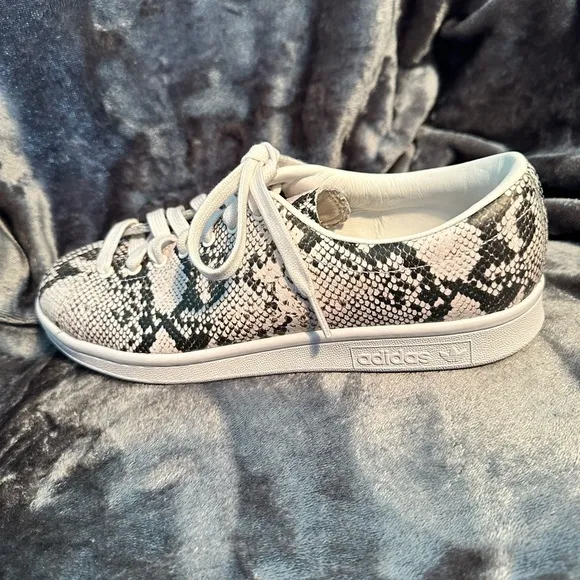 Adidas Hyke X Stan Smith Python Print Sneakers. Men’s size 7. Women’s size 9.