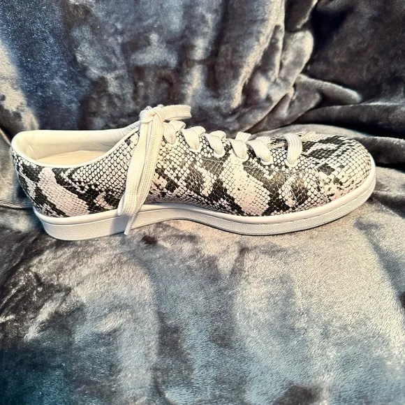 Adidas Hyke X Stan Smith Python Print Sneakers. Men’s size 7. Women’s size 9.