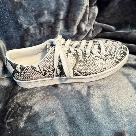 Adidas Hyke X Stan Smith Python Print Sneakers. Men’s size 7. Women’s size 9.