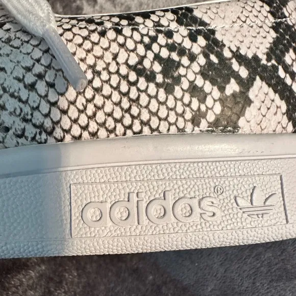 Adidas Hyke X Stan Smith Python Print Sneakers. Men’s size 7. Women’s size 9.