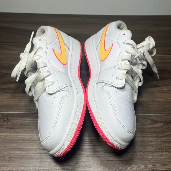 Air Jordan 1 Low Edge Glow GS CV4610-100 Sz 6.5