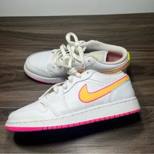 Air Jordan 1 Low Edge Glow GS CV4610-100 Sz 6.5
