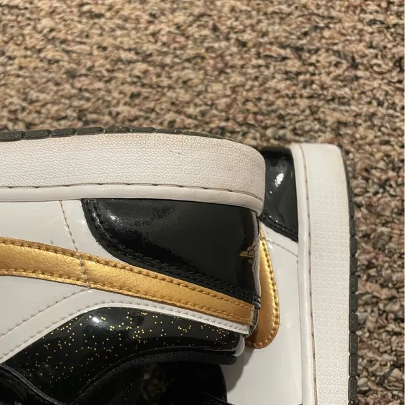 Air Jordan 1 Low Gold Toe Youth Size 6Y (DR6970-071)