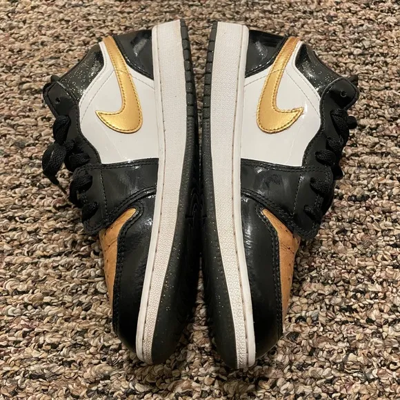 Air Jordan 1 Low Gold Toe Youth Size 6Y (DR6970-071)