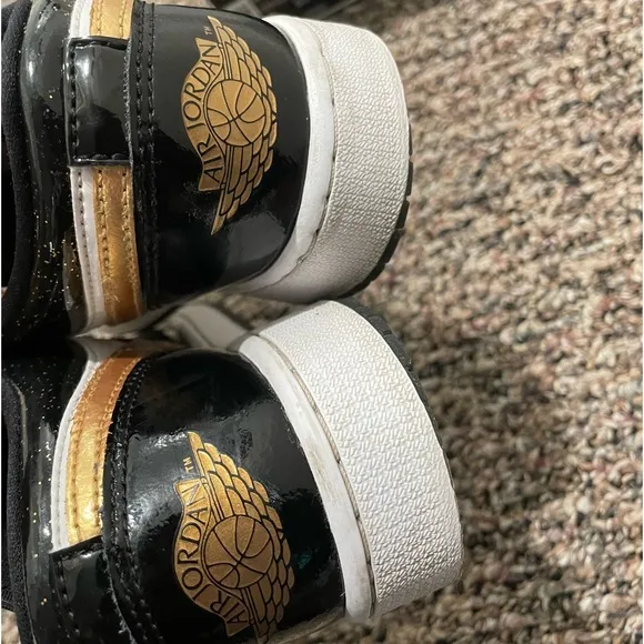 Air Jordan 1 Low Gold Toe Youth Size 6Y (DR6970-071)