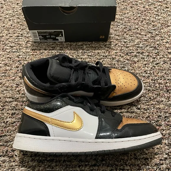 Air Jordan 1 Low Gold Toe Youth Size 6Y (DR6970-071)