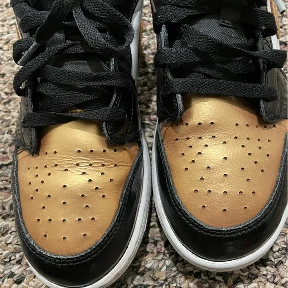 Air Jordan 1 Low Gold Toe Youth Size 6Y (DR6970-071)