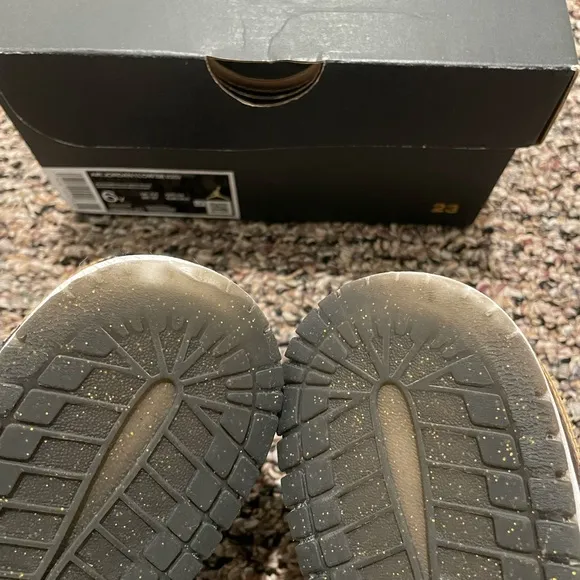 Air Jordan 1 Low Gold Toe Youth Size 6Y (DR6970-071)
