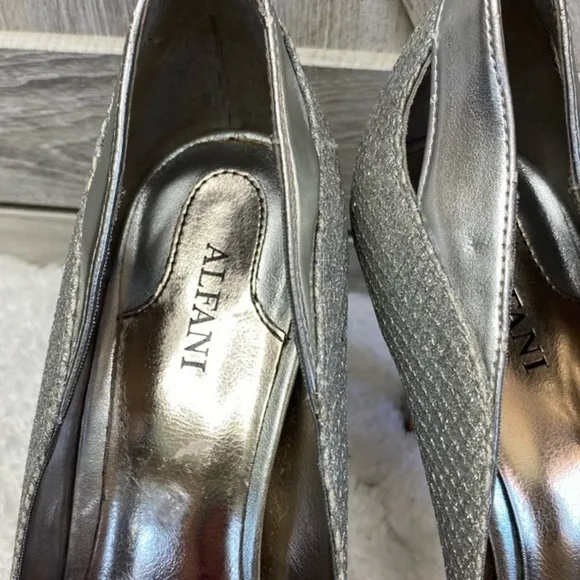 Alfani Lyrra Women's Silver Peep Toe 4 inch Stiletto Heels  Size 8M