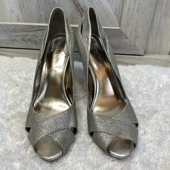 Alfani Lyrra Women's Silver Peep Toe 4 inch Stiletto Heels  Size 8M