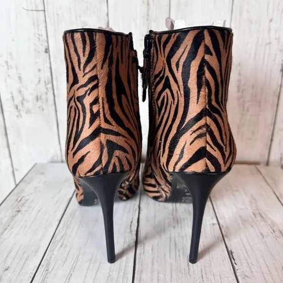 Alice   Olivia Womens Tiger Stripe Heeled Booties Size 6.5 4-Inch Stiletto Heels