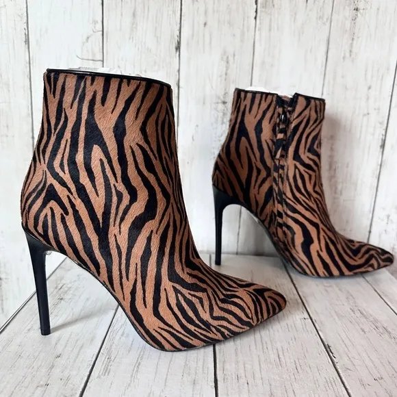 Alice   Olivia Womens Tiger Stripe Heeled Booties Size 6.5 4-Inch Stiletto Heels