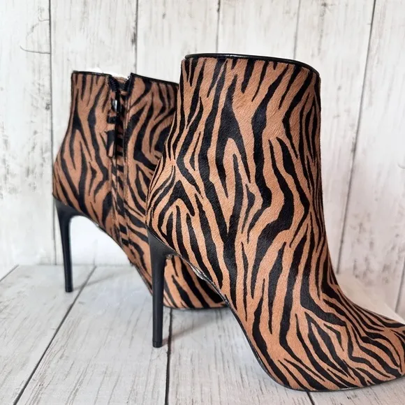 Alice   Olivia Womens Tiger Stripe Heeled Booties Size 6.5 4-Inch Stiletto Heels