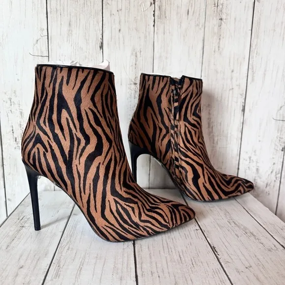 Alice   Olivia Womens Tiger Stripe Heeled Booties Size 6.5 4-Inch Stiletto Heels