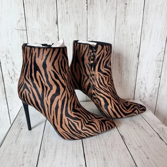 Alice   Olivia Womens Tiger Stripe Heeled Booties Size 6.5 4-Inch Stiletto Heels
