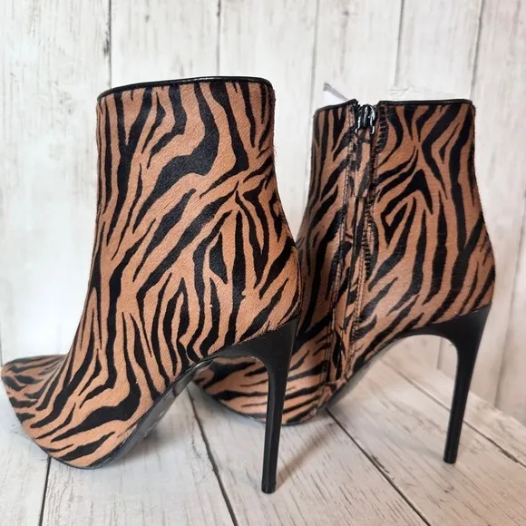 Alice   Olivia Womens Tiger Stripe Heeled Booties Size 6.5 4-Inch Stiletto Heels