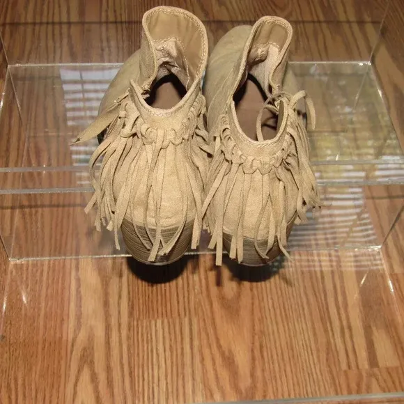 AMERICAN EAGLE Fringe Ankle Booties Boots Size 6.5