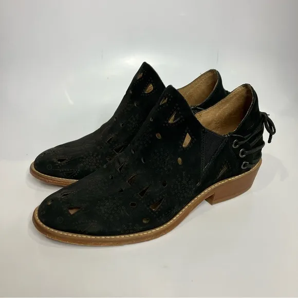Anthropologie misses &amp; cloud perforated ankle boots black leather women’s size 8