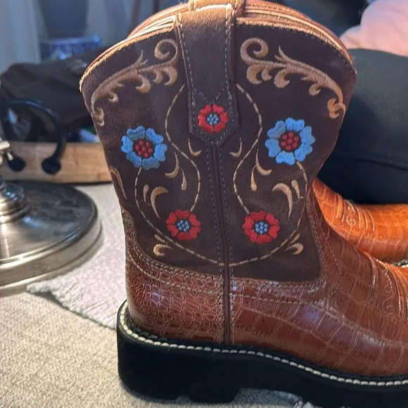 ARIAT FATBABY LEATHER BOOTS SIZE SIX
