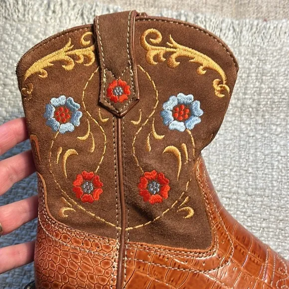 ARIAT FATBABY LEATHER BOOTS SIZE SIX