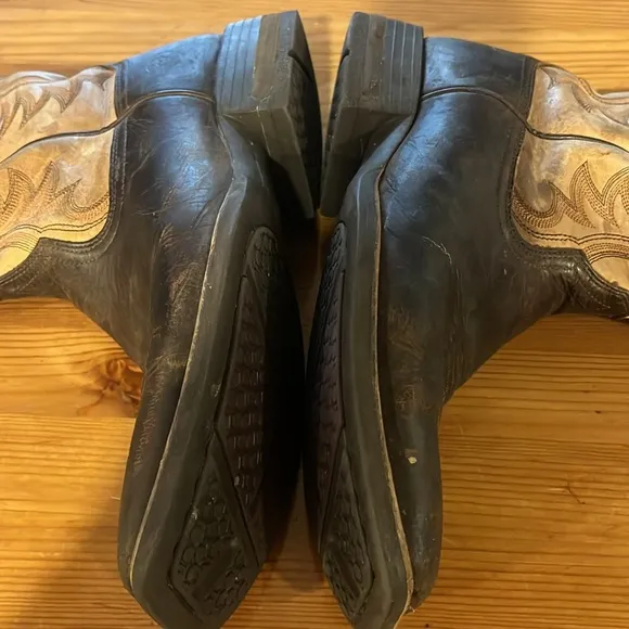 Ariat leather Cowboy Boots men’s Size‎ 9D Style 10034045
