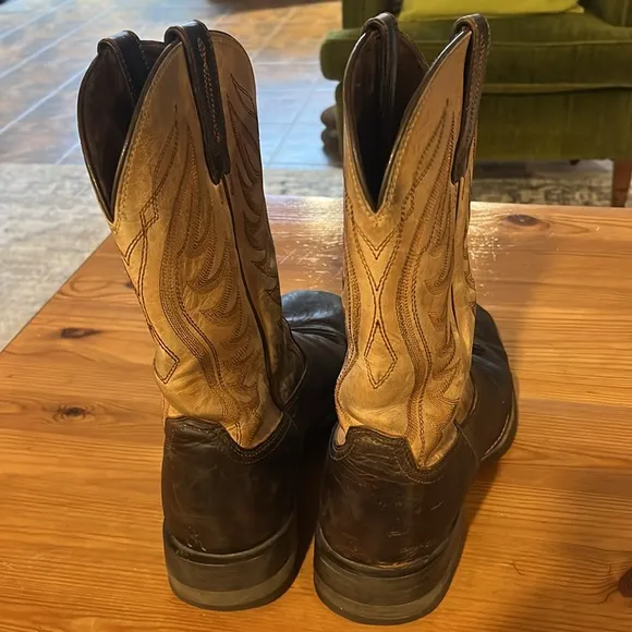 Ariat leather Cowboy Boots men’s Size‎ 9D Style 10034045