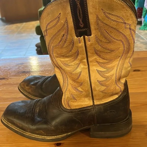Ariat leather Cowboy Boots men’s Size‎ 9D Style 10034045