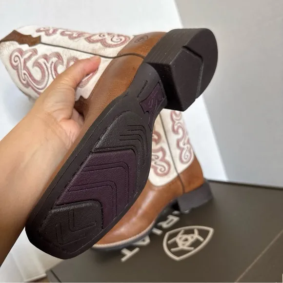 Ariat Western Cowboy Boots Brown and White