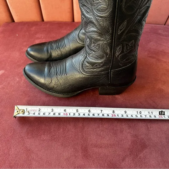Ariat Women’s Black Western Leather round toes Boots size 6B