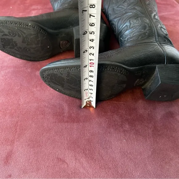 Ariat Women’s Black Western Leather round toes Boots size 6B
