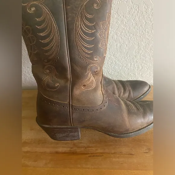 ARIAT Women’s Magnolia Western Boots Distressed Brown 7.5 B Sunflower Almond toe
