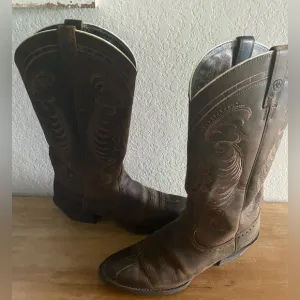 ARIAT Women’s Magnolia Western Boots Distressed Brown 7.5 B Sunflower Almond toe