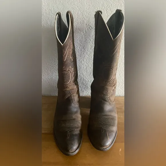 ARIAT Women’s Magnolia Western Boots Distressed Brown 7.5 B Sunflower Almond toe