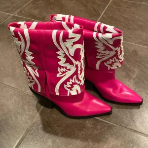 Azalea Wang women’s esperanza hot pink cowgirl boots - size 8.5 - faux leather
